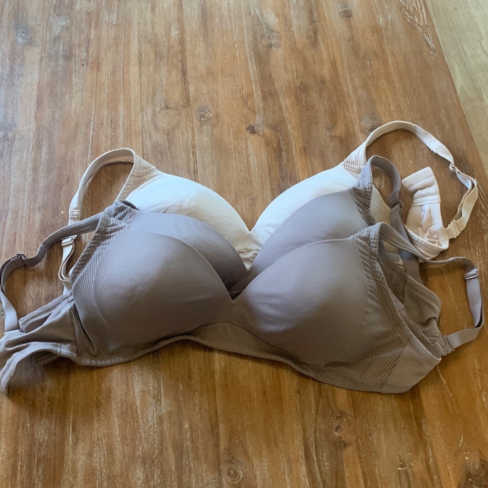 Warners All You Need bra 36D Adjustable straps into cross-over.